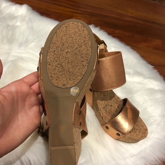 Sold Out Lucky Brand Leather Mumbah Wedge Sandal - Picture 5 of 8